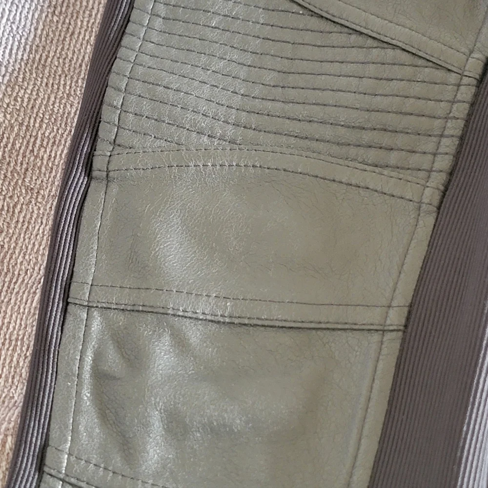 BCBGMaxAzria "Khalin" Women's Sz XS Black Leggings with Zipper Detail LIKE NEW - Picture 16 of 16